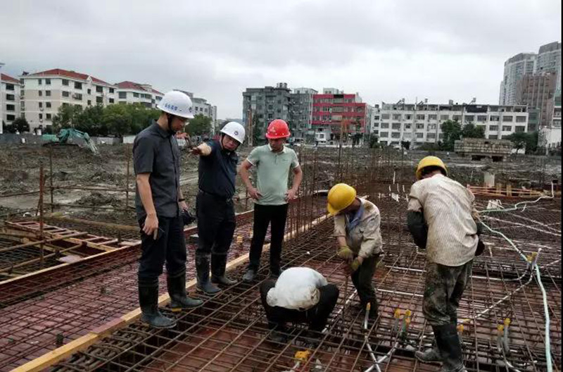 2019年集團第二季度生産(chǎn)檢查暨“流動紅旗”競賽圓滿結束——景創建設貴陽碧桂園天麓一号五期裝(zhuāng)飾工(gōng)程榮獲“優秀項目部”稱号